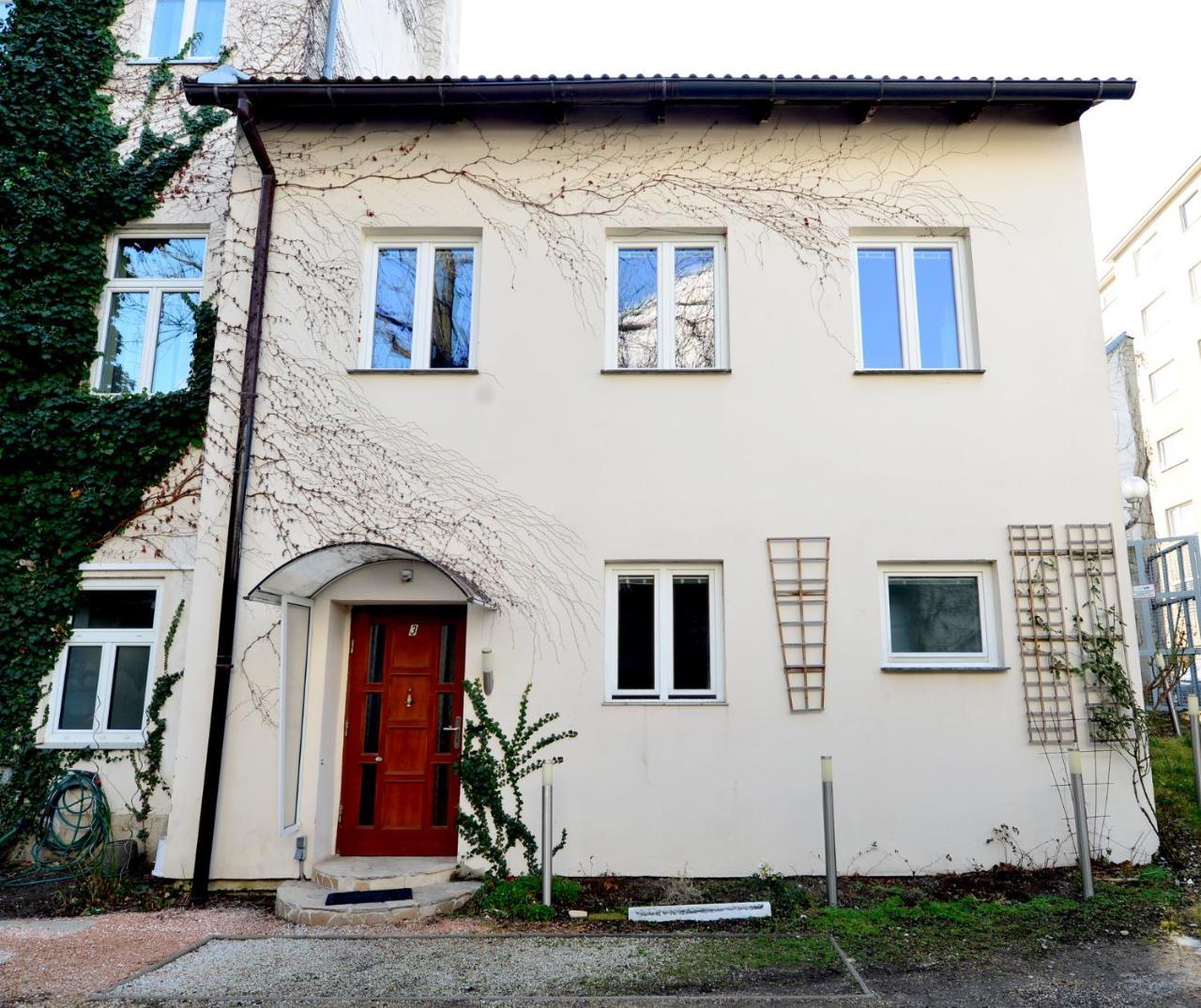 House With Courtyard & Parking Close To Stadtpark Відень Екстер'єр фото